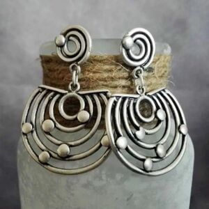 ✨🆕✨ Bohemian Vintage Silver Plated Spiral Pattern Earrings ✨